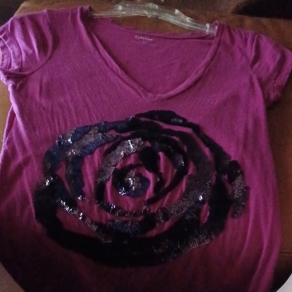 💙🌺Express Pink Graphic Sequin T-Shirt - Picture 2 of 10